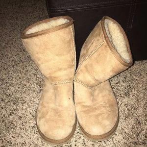 UGGS